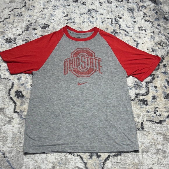 Nike Ohio State Buckeyes T-Shirt Men’s Small Gray Red Raglan Swoosh Logo Tee - Picture 1 of 5